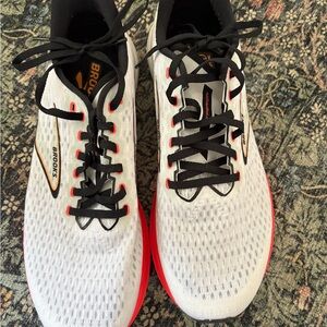 Brooks Hyperion running shoes, brand new